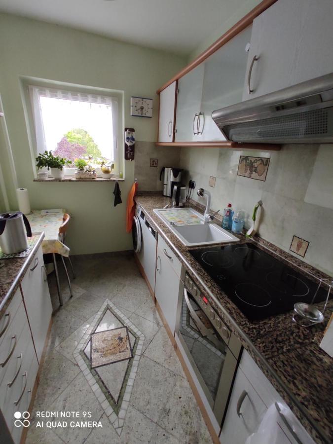 Weltoffenes Privates Gaestezimmer Bei Lgbtq Freundlichen Gastgeber Der Mit In Der Wohnung Lebt Berlin Exteriör bild
