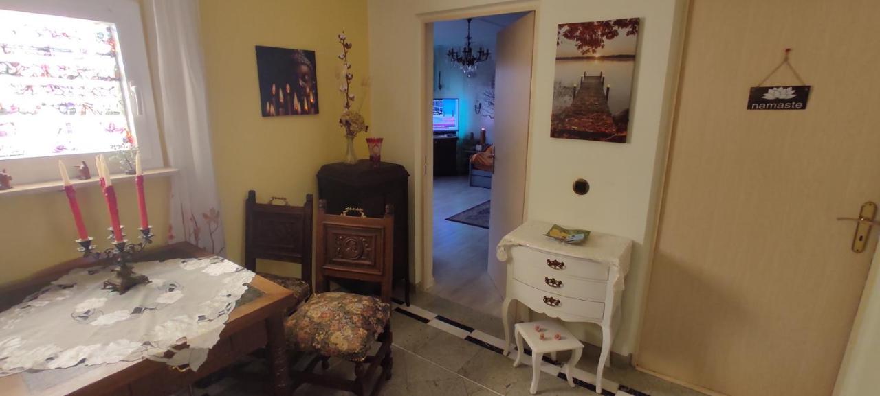 Weltoffenes Privates Gaestezimmer Bei Lgbtq Freundlichen Gastgeber Der Mit In Der Wohnung Lebt Berlin Exteriör bild