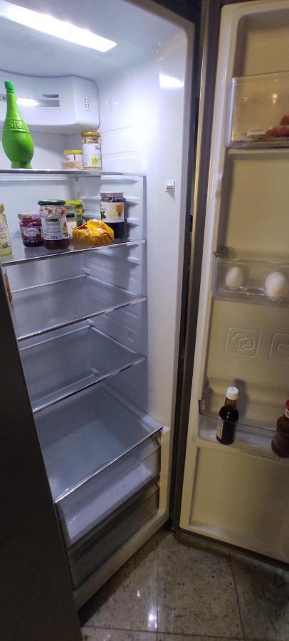 Weltoffenes Privates Gaestezimmer Bei Lgbtq Freundlichen Gastgeber Der Mit In Der Wohnung Lebt Berlin Exteriör bild
