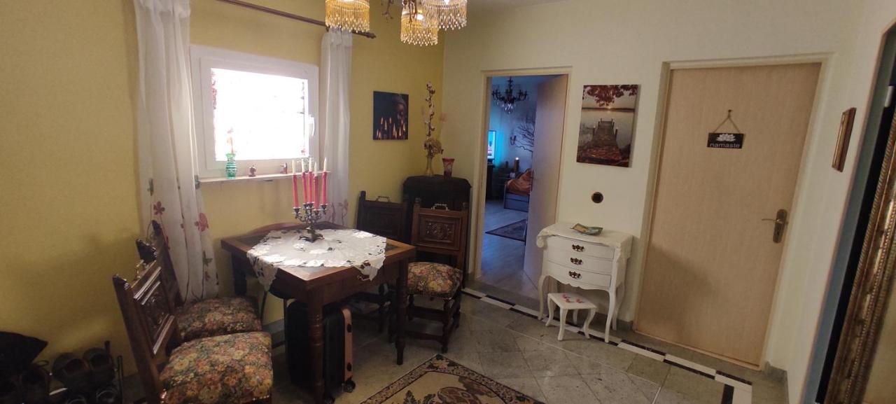Weltoffenes Privates Gaestezimmer Bei Lgbtq Freundlichen Gastgeber Der Mit In Der Wohnung Lebt Berlin Exteriör bild